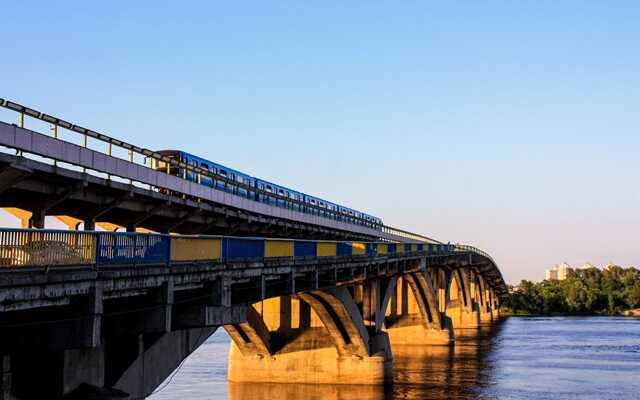 Турецький «Онур» забрав розписаний під гігантів підряд у 2 мільярди на реставрацію мосту Метро в Києві