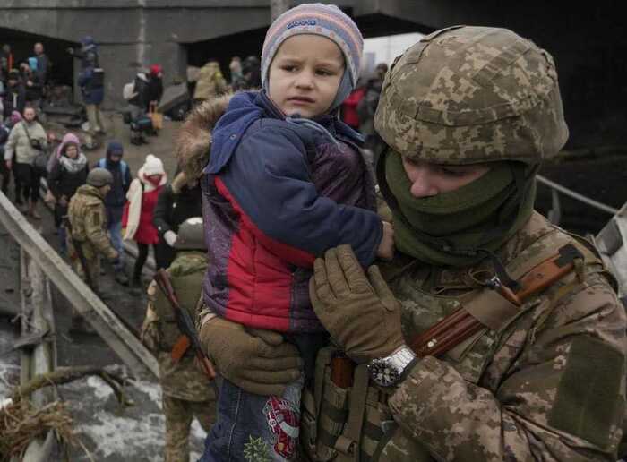 У Курську на агітаційних банерах РФ використали фото українського захисника з Ірпеня