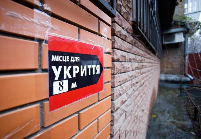 Безпека на продаж: як сумнівні фірми з мізерним капіталом отримують мільйонні замовлення на укриття
