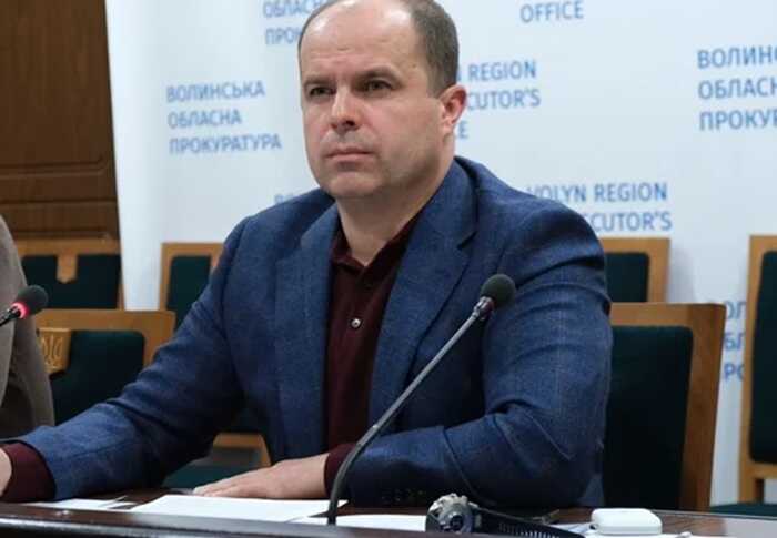 Батько заступника генпрокурора Мустеци на початку повномасштабної війни вивіз за кордон понад 1 мільйон доларів