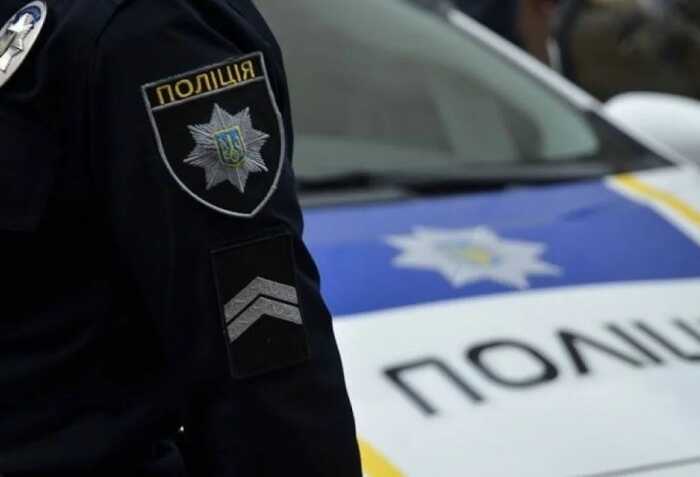У Києві іноземці-рецидивісти пограбували перехожого