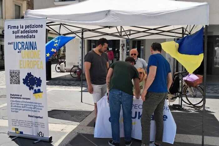 В Італії чоловік напав на волонтерів, що збирали підписи на підтримку вступу України до ЄС