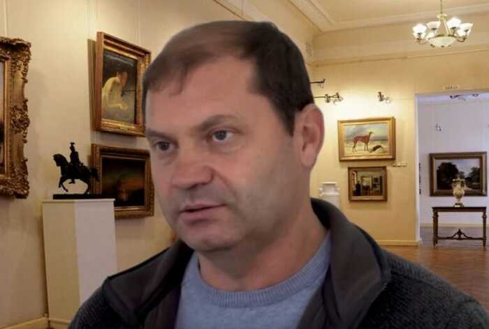Вчителю музики повідомили про підозру у сприянні викраденню понад 10 тисяч музейних експонатів з Херсонщини