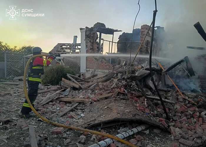 Російський удар по Сумщині: сталась масштабна пожежа: загинули двоє людей, є поранені