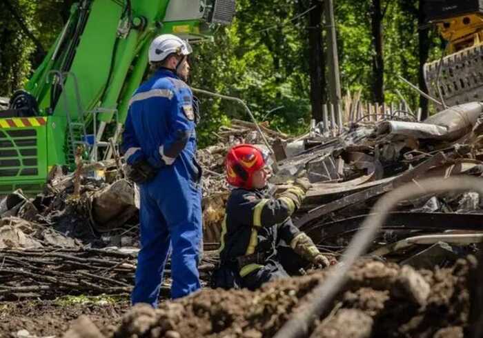 У Києві внаслідок атаки РФ пошкоджено тепломережу, є руйнування в кількох районах