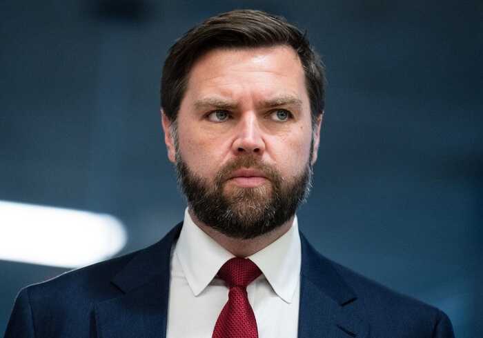 "Fuck you, Vance": у Сан-Дієго кортеж віце-президента США обклали лайкою під час заходу з праворадикалами