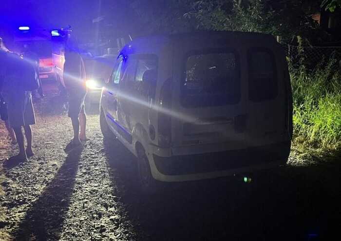 На Прикарпатті чоловік відкрив вогонь по авто: постраждав 12-річний хлопчик