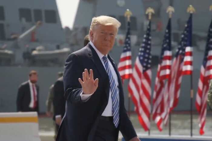 У Дональда Трампа помітили «тривожні» синці на руках — Daily Mail