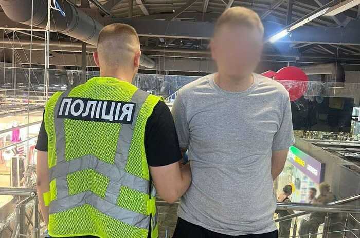Різанина в “Сільпо” на Видубичах: чоловік ударив ножем через суперечку в черзі