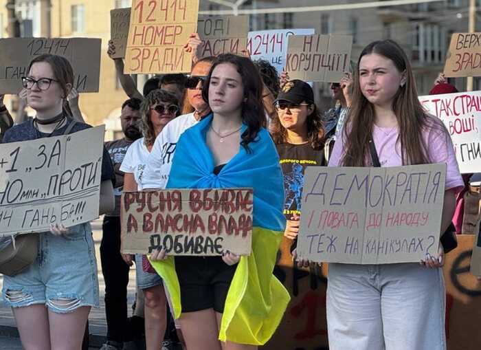 В містах України відновились протести через скандальний закон про обмеження повноважень НАБУ та САП