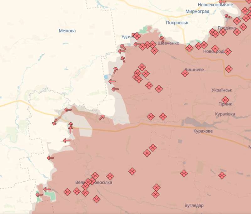 Військовослужбовці 57-ї окремої моторизованої бригади імені Костя Гордієнка заряджають 152 мм гаубицю Д20 на передовій у Харківській області, 24 червня 2025 року.